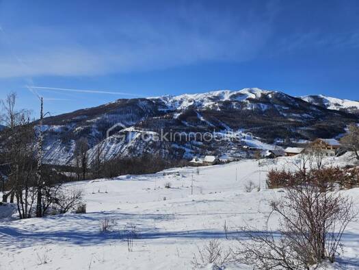 Terrain constructible à vendre 125 100 € 822 m² de terrain La Foux D'Allos Allos 04260