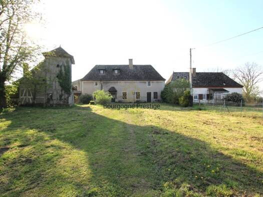 Maison à vendre 429 000 € 10 pièces 4 chambres 277 m² 73 466 m² de terrain Centre Ville Tournus 71700