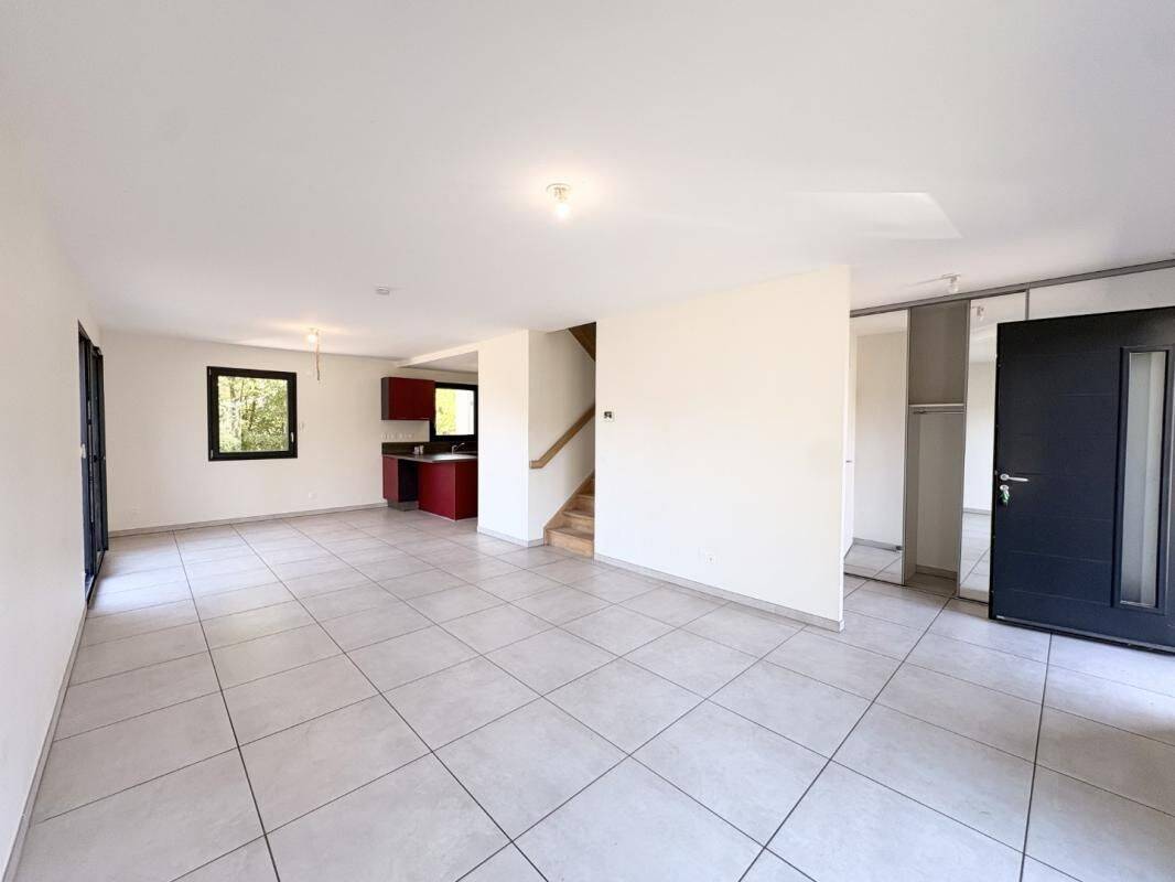 Maison 5 pièces 110 m² · à Montmerle-sur-Saône · 110 m² · 1 290 €/mois