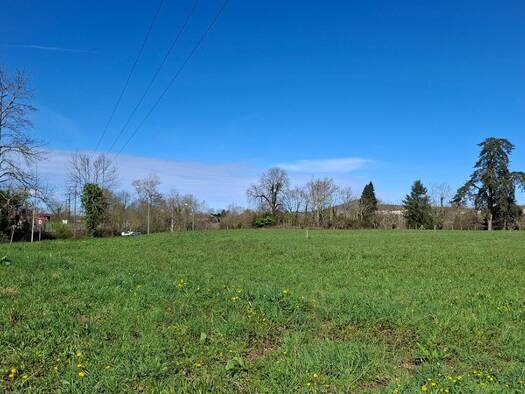 Terrain constructible à vendre 37 000 € 1 410 m² de terrain Sauveterre-de-Béarn 64390