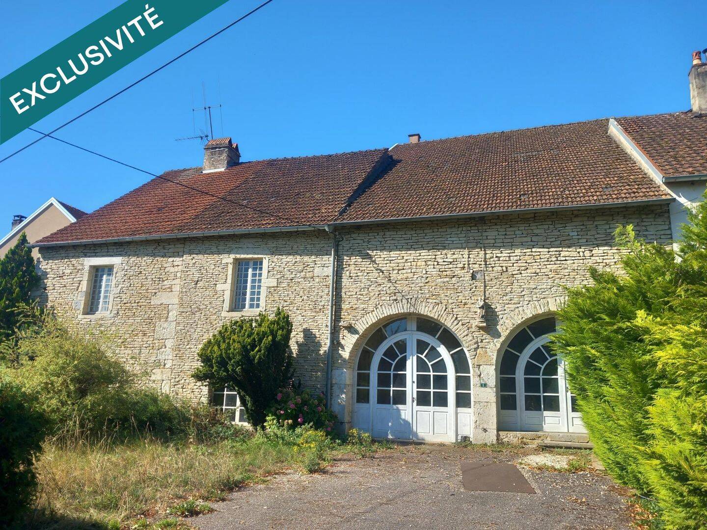 Maison 8 pièces 333 m² · à Combeaufontaine · 333 m² · 120 000 €