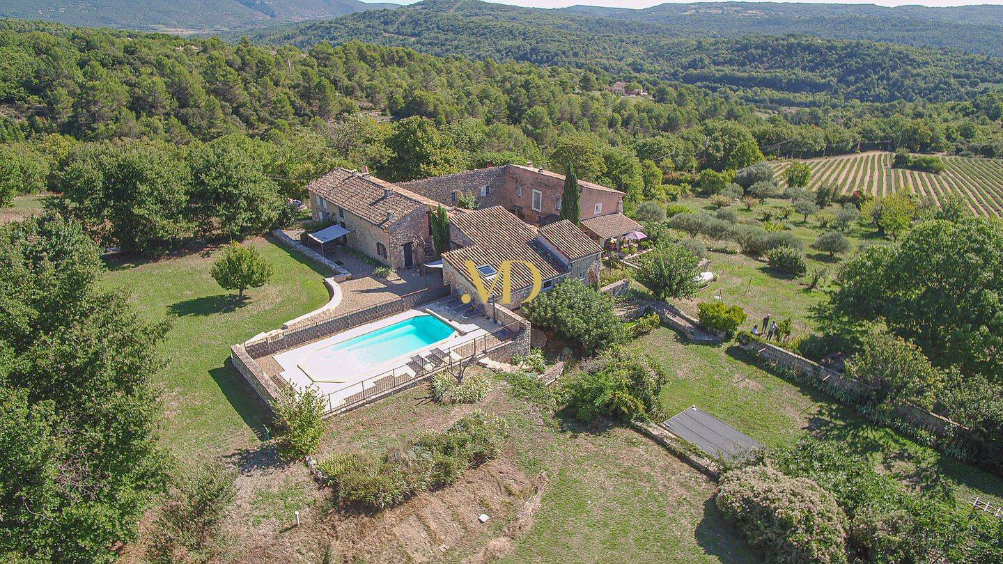 Maison 11 pièces 265 m² · à Apt · 265 m² · 1 090 000 €