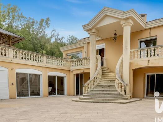 Maison à vendre 990 000 € 8 pièces 5 chambres 271 m² 9 766 m² de terrain Pesquier Gardanne 13120