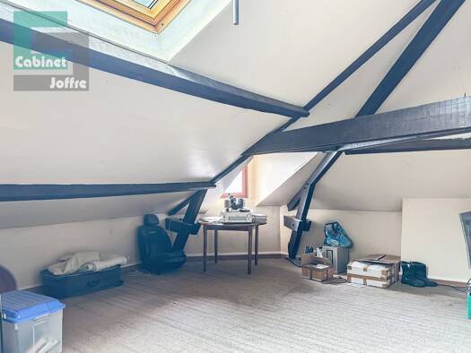 Appartement à vendre 234 000 € 5 pièces 90 m² Étage 2/2 Centre Ville Nord Est Fontainebleau 77300