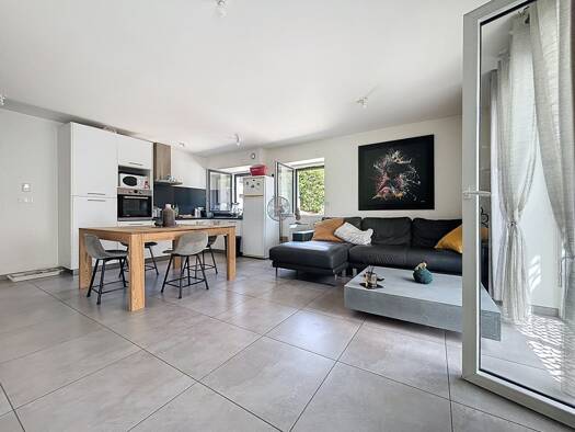 Appartement à vendre 245 000 € 3 pièces 2 chambres 60 m² RDC Saint-Jeoire-Prieuré 73190