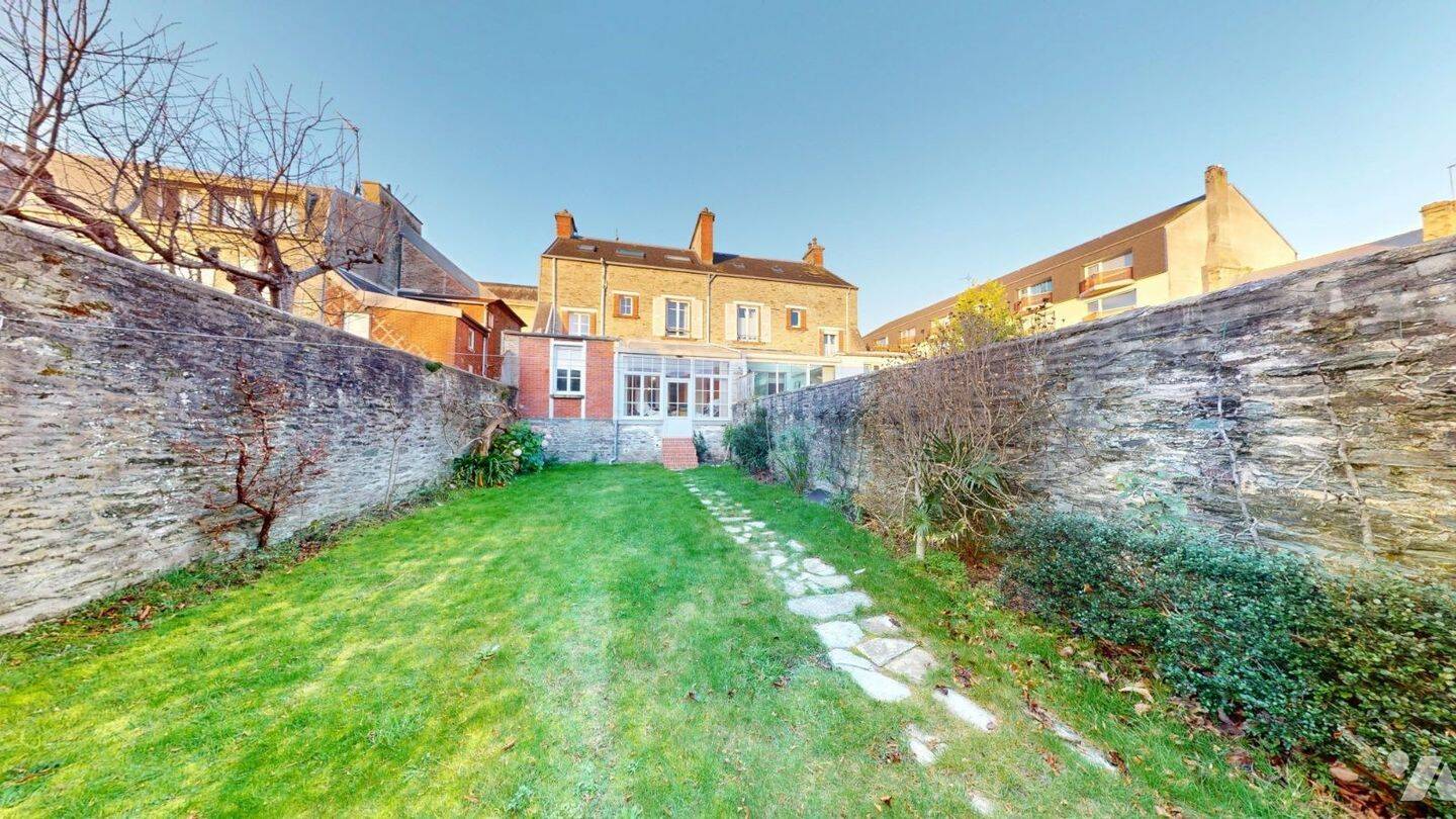 Maison 7 pièces 233 m² · à Cherbourg-en-Cotentin · 233 m² · 335 240 €