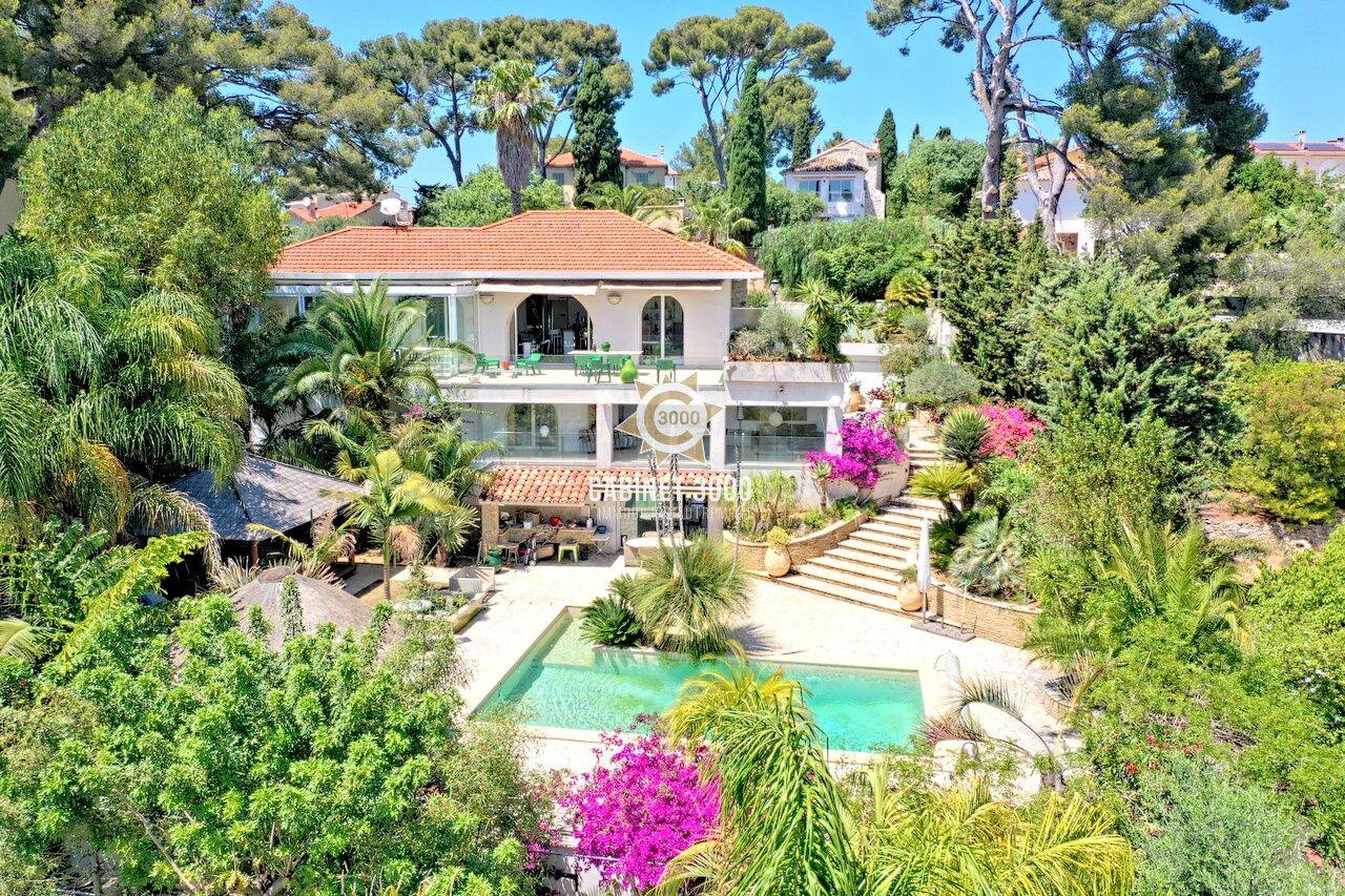 Maison 8 pièces 490 m² · à Sanary-sur-Mer · 490 m² · 3 300 000 €