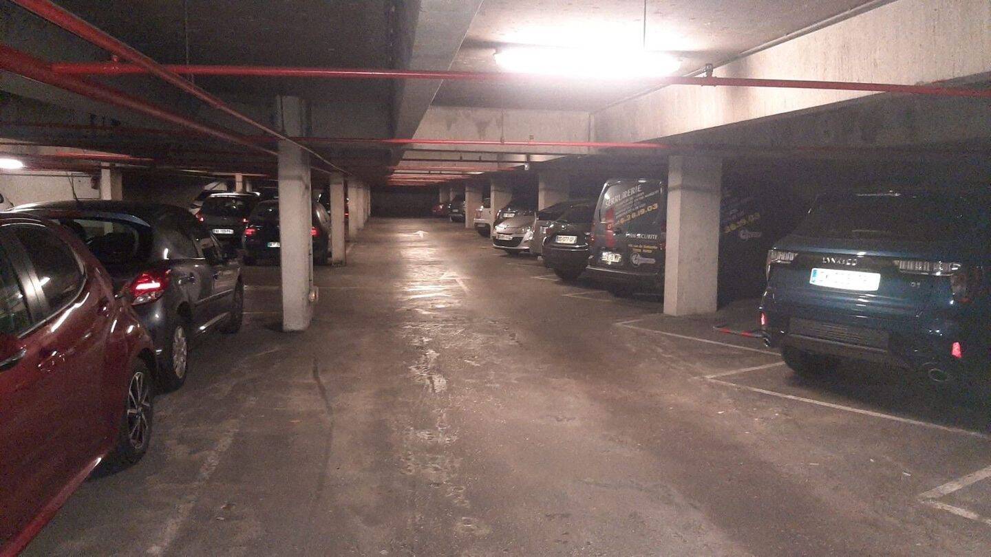 Vends lot de 19 places de parking 75019