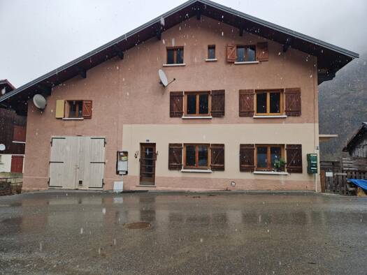 Maison à vendre 241 000 € 9 pièces 7 chambres 177 m² 390 m² de terrain La Léchère 73260