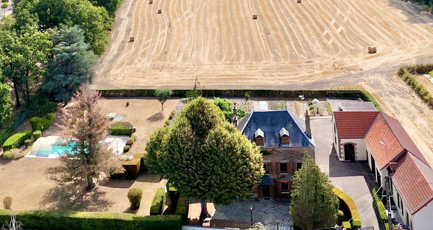Maison 9 pièces 210 m² · à Dornes · 210 m² · 300 000 €