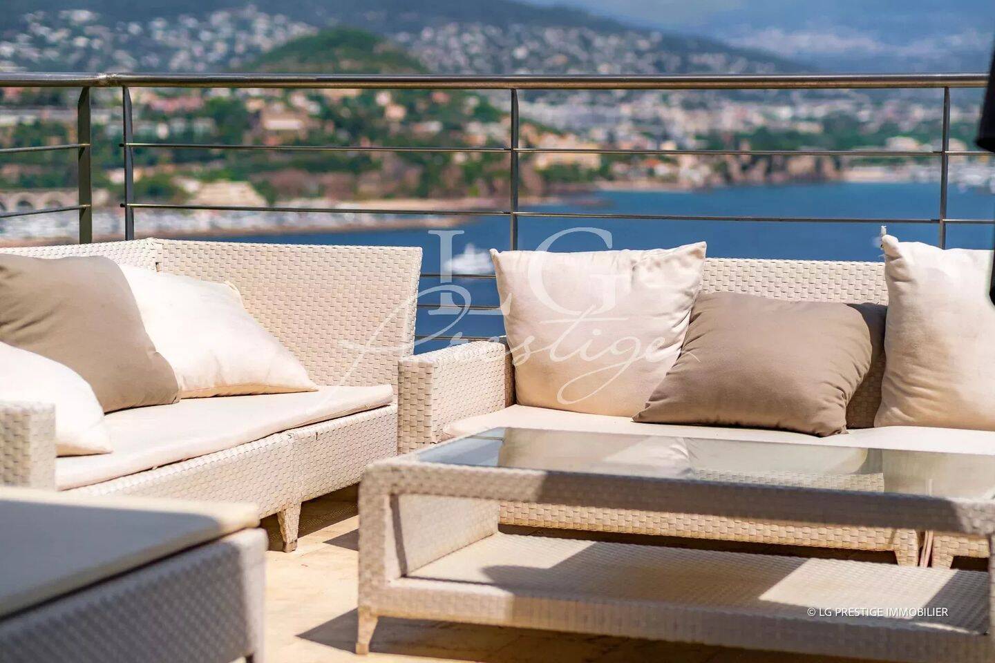 Maison 6 pièces 201 m² · à Théoule-sur-Mer · 201 m² · 2 190 000 €