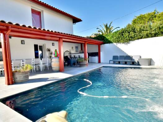 Maison à vendre 545 900 € 6 pièces 5 chambres 135 m² 800 m² de terrain Saint-Pée-sur-Nivelle 64310