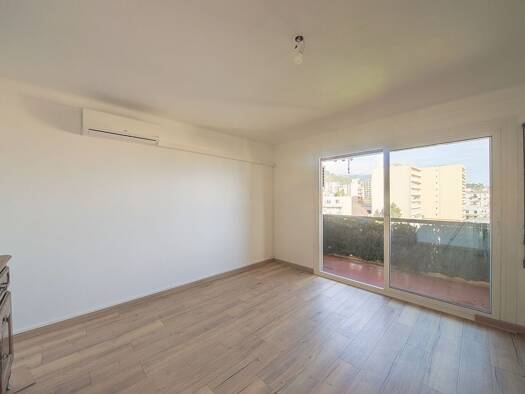 Appartement à louer 610 € 2 pièces 1 chambre 44 m² Étage 6/6 Montesoro Bastia 20200