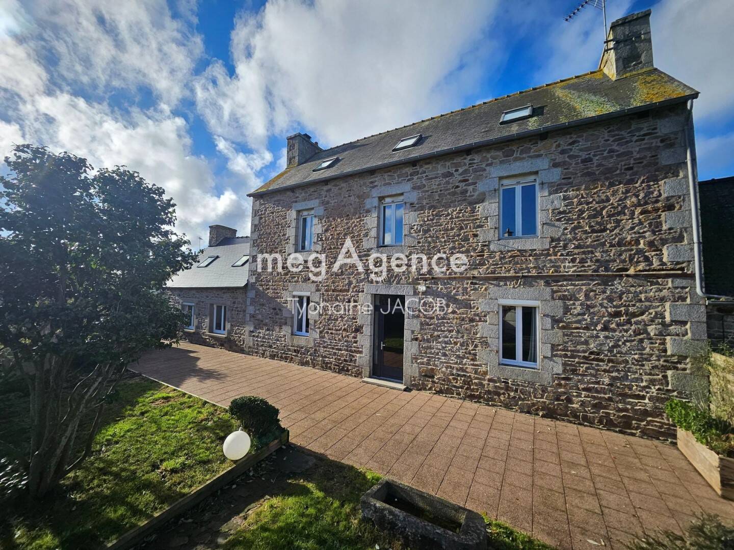 Maison 10 pièces 223 m² · à Ploëzal · 223 m² · 299 000 €
