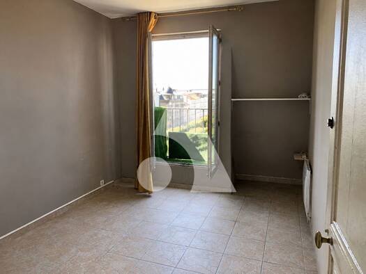 Appartement à vendre 147 000 € 2 pièces 1 chambre 38 m² Étage 6/6 République-Gare-Porte de Paris Saint-Denis 93200