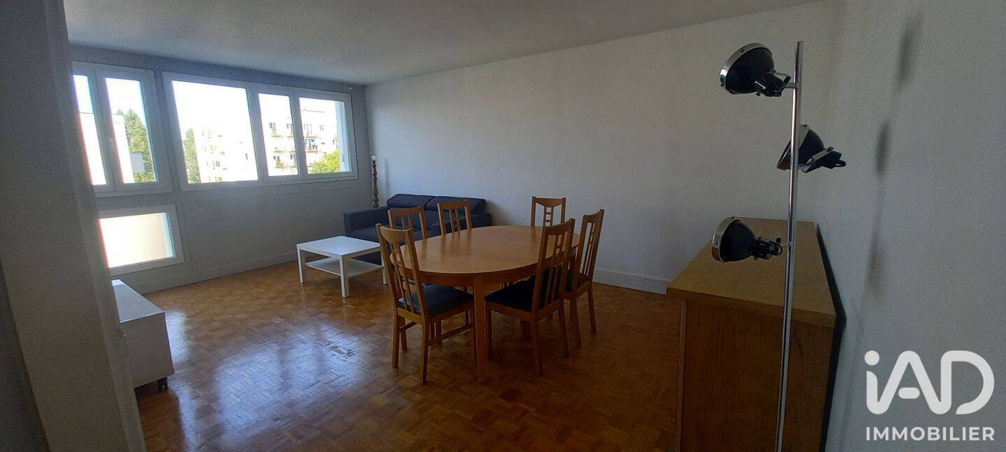 3 pièces 68 m² · à Compiègne · 67,9 m² · 900 €