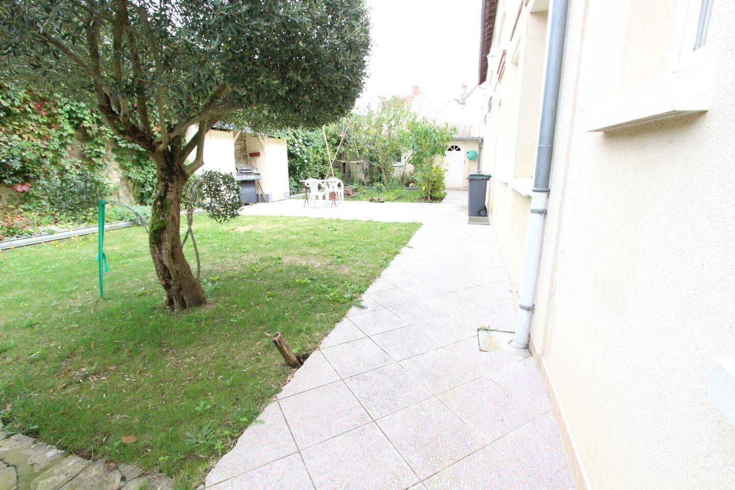 Maison 14 pièces 445 m² · à La Charité-sur-Loire · 445 m² · 199 900 €