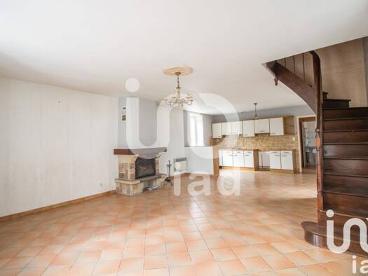 Maison à vendre 169 500 € 4 pièces 3 chambres 104 m² 595 m² de terrain Retiers 35240