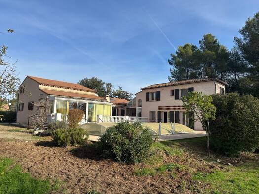 Villa à vendre 450 000 € 8 pièces 5 chambres 182 m² 1 375 m² de terrain Trans-en-Provence 83720