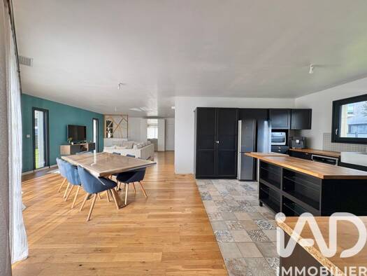 Maison de plain-pied à vendre 452 000 € 6 pièces 4 chambres 177 m² 881 m² de terrain Cadaujac 33140