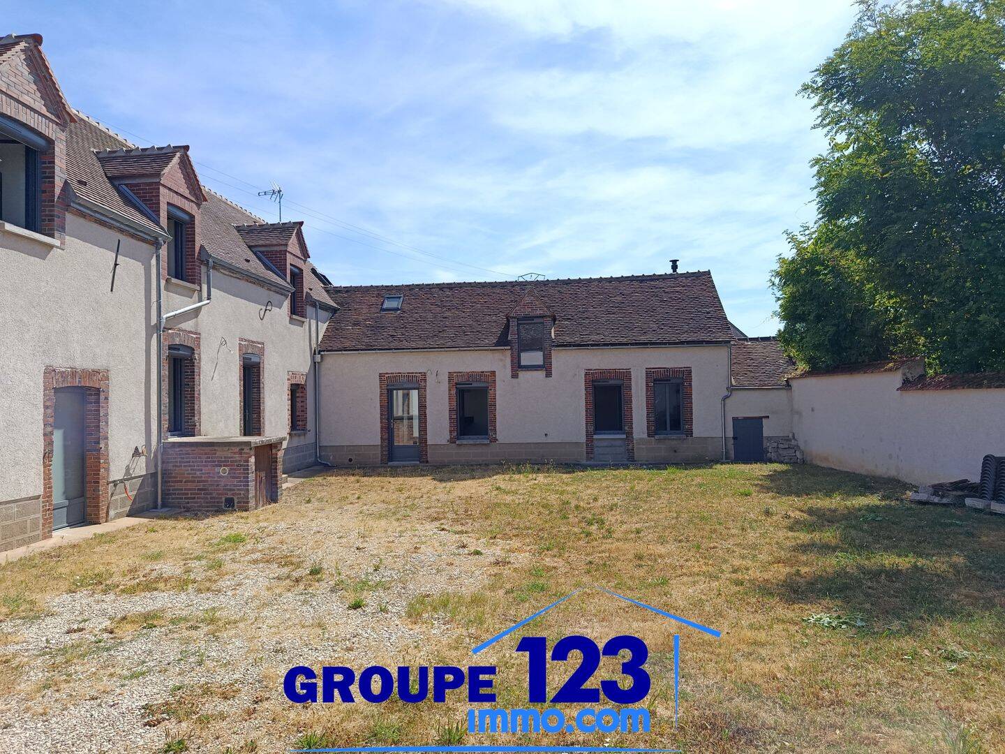 Maison 8 pièces 176 m² · à Étigny · 176,2 m² · 359 000 €