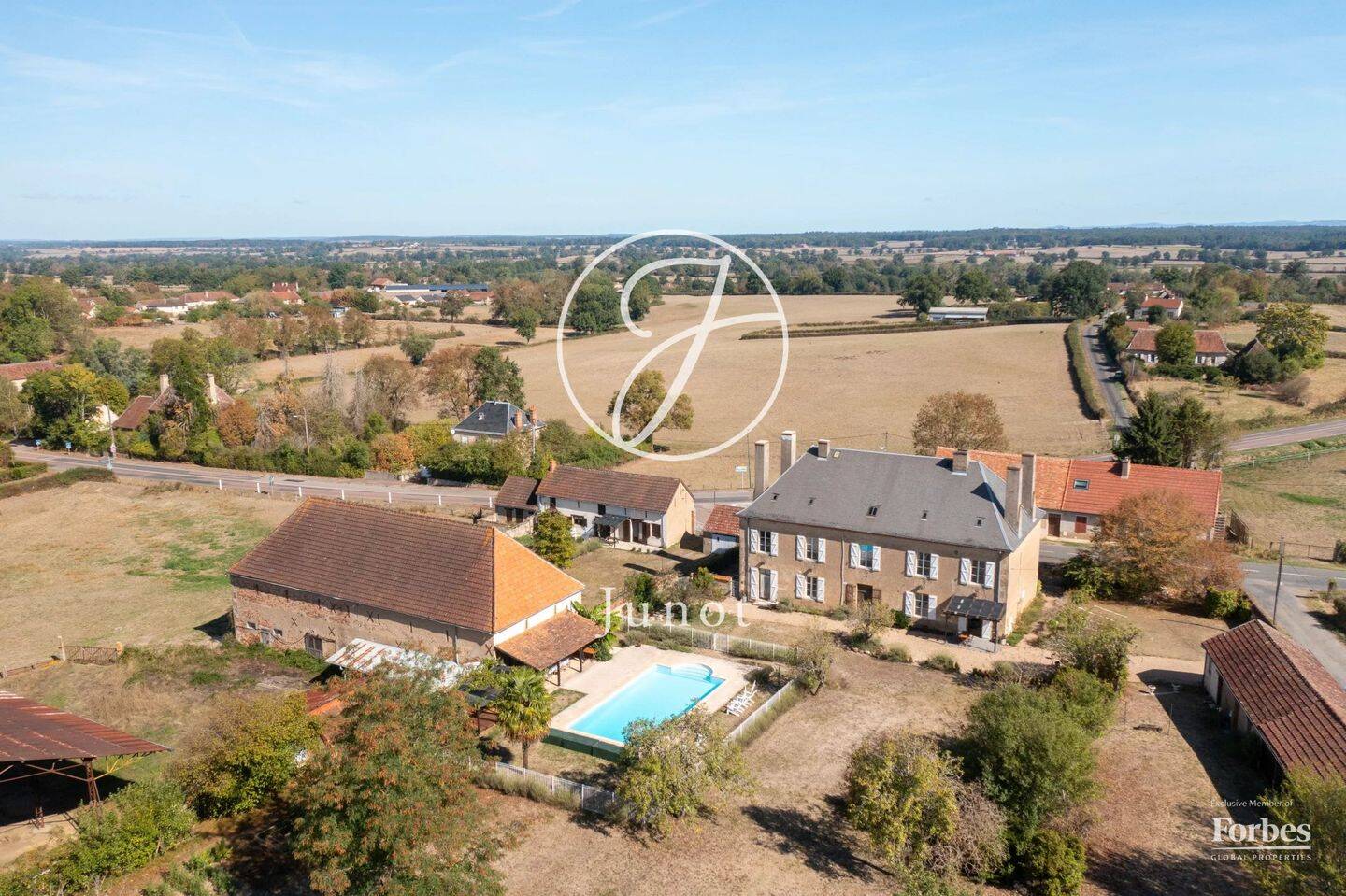 Maison 30 pièces 434 m² · à Fours · 434 m² · 550 000 €