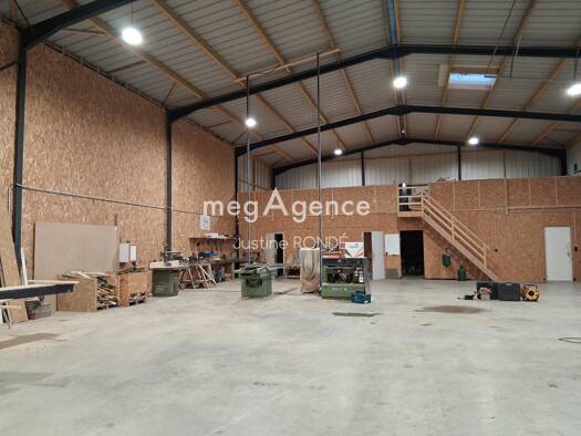 Immeuble à vendre 362 250 € 646 m² Loublande Mauléon 79700