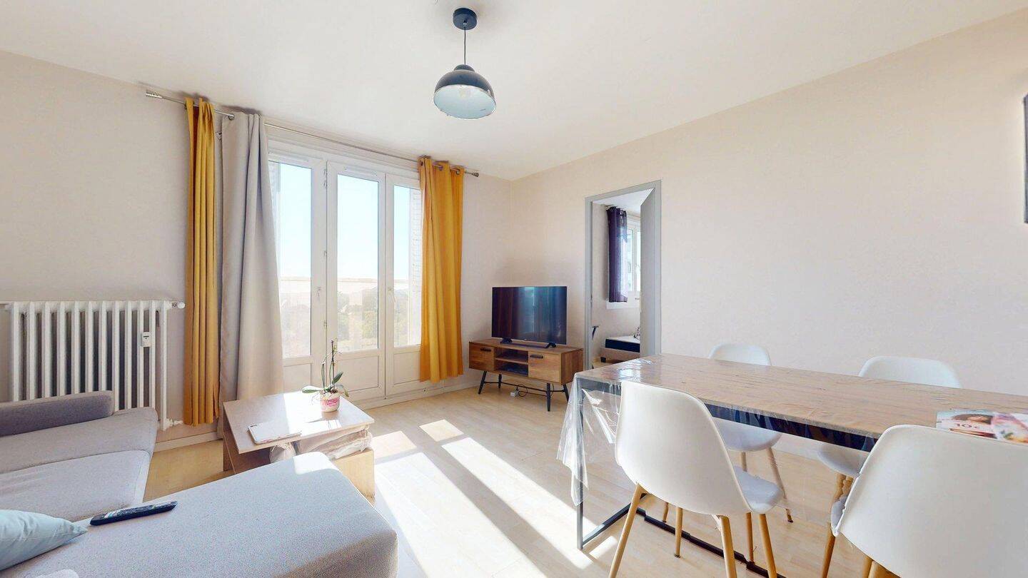Appartement 1 pièce 67 m² · à Besancon · 66,9 m² · 890 €