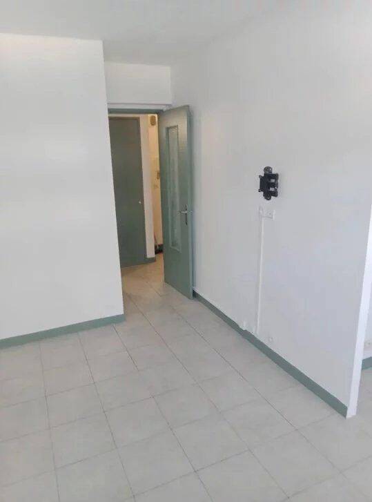 Appartement 1 pièce 30 m² · à Saint-Laurent-du-Var · 30 m² · 680 €