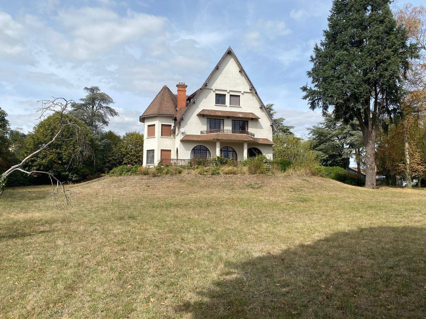 Maison 14 pièces 450 m² · à Chazelles-sur-Lyon · 450 m² · 690 000 €