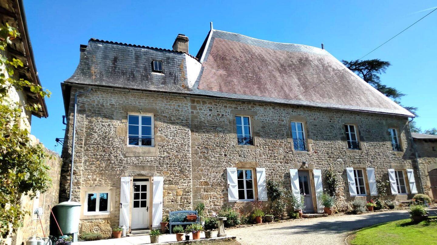 Maison 8 pièces 299 m² · à Pressac · 299 m² · 579 000 €