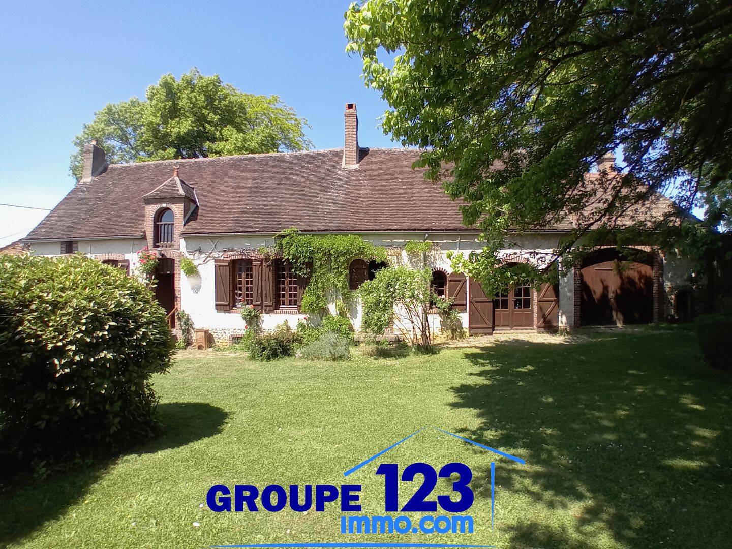 Maison 8 pièces 245 m² · à Saint-Maurice-le-Vieil · 245 m² · 392 000 €