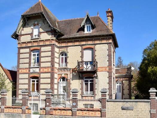 Maison à vendre - neuf 495 000 € 11 pièces 6 chambres 255 m² 7 936 m² de terrain Estissac 10190