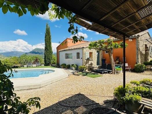 Villa à vendre 899 000 € 9 pièces 4 chambres 220 m² 3 900 m² de terrain Entrechaux 84340