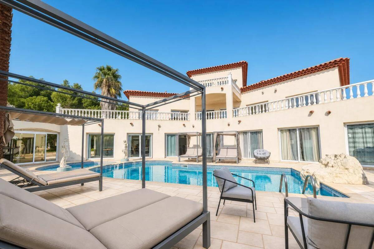 Maison 15 pièces 547 m² · à Bages · 547 m² · 1 395 000 €