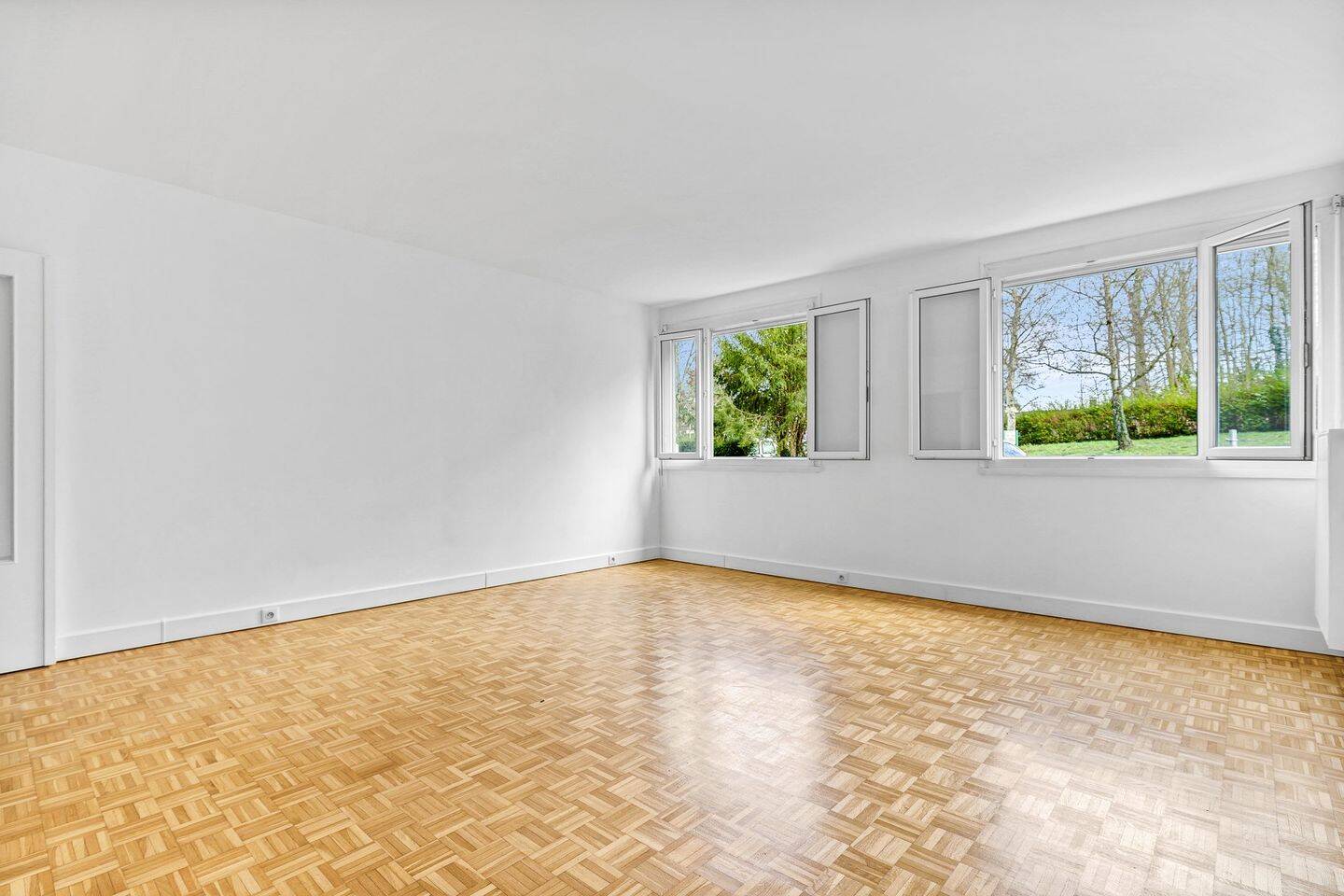 5 pièces 105 m² · à Ville-d'Avray · 105 m² · 1 987 €