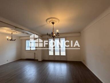 Appartement à louer 730 € 3 pièces 2 chambres 71,9 m² Étage 1/4 Pyramides La Roche-sur-Yon 85000