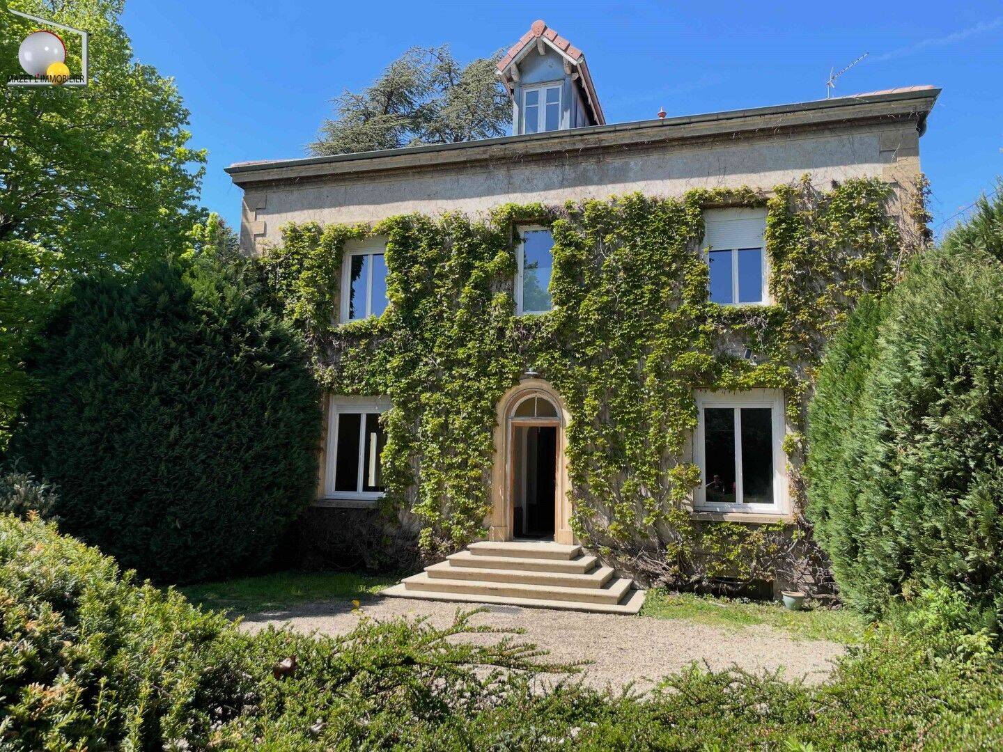 Maison 10 pièces 281 m² · à Saint-Étienne · 281 m² · 585 000 €