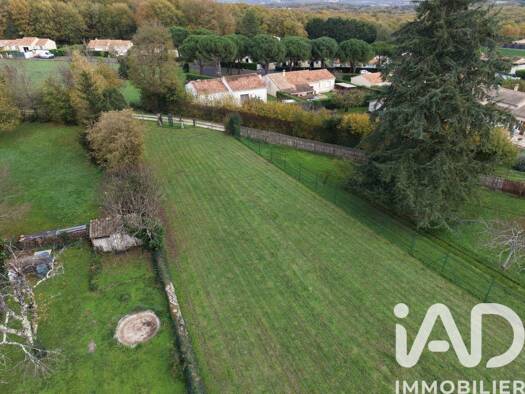 Terrain constructible à vendre 71 000 € 702 m² de terrain Nord Soyaux 16800