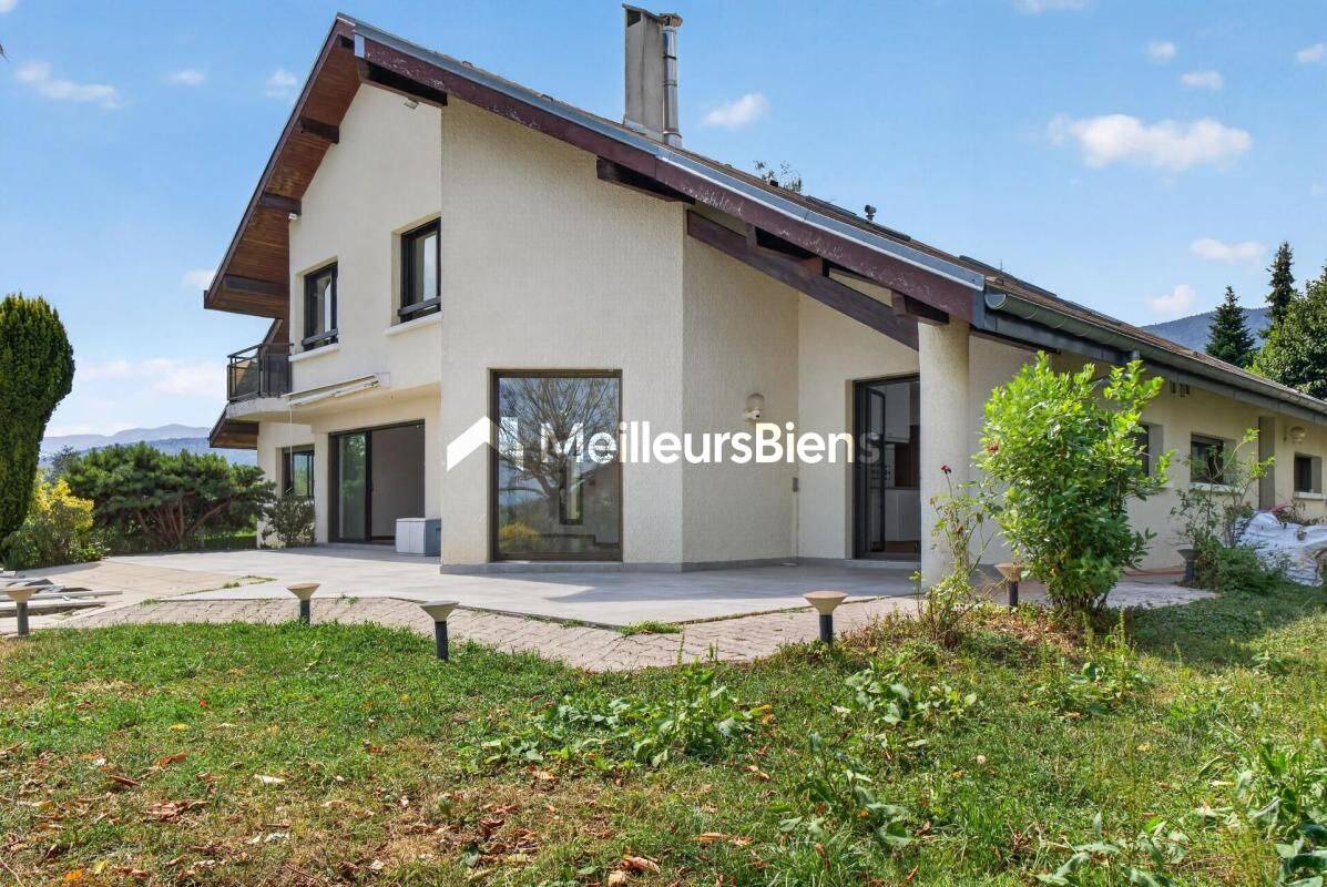 Maison 10 pièces 300 m² · à Divonne-les-Bains · 300 m² · 4 200 €/mois