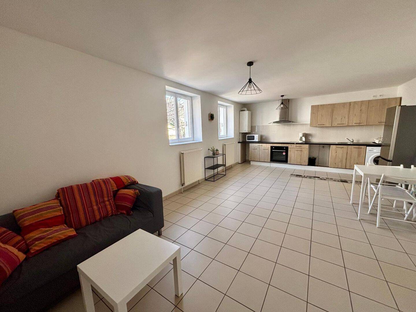 Appartement 4 pièces 75 m² · à Saint-Étienne · 74,8 m² · 670 €