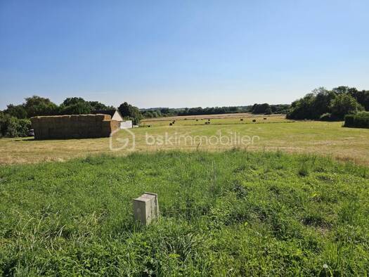 Terrain constructible viabilisé à vendre 27 500 € 1 502 m² de terrain La Guerche-sur-l'Aubois 18150