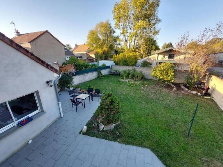 Maison 5 pièces 154 m² · à Saint-Ambreuil · 154,2 m² · 985 €