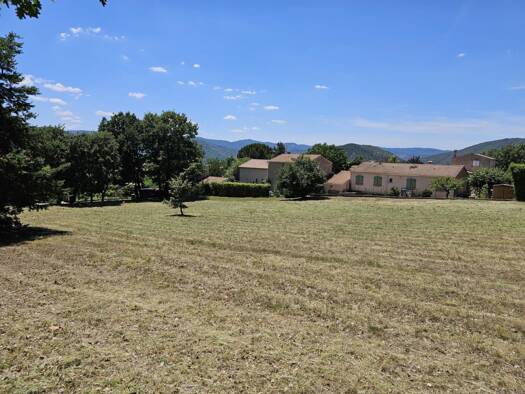 Terrain constructible viabilisé à vendre 105 000 € 1 047 m² de terrain Aiglun 04510