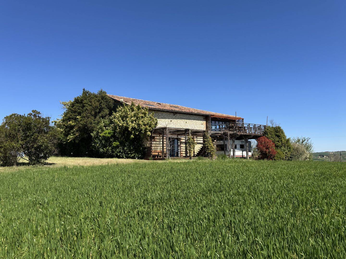 TOUGET / GIMONT - Ancienne ferme rénovée avec hangar, atelier et