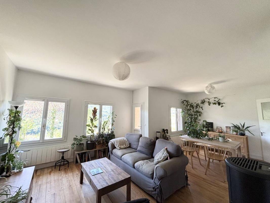 Maison 4 pièces 84 m² · à Quincié-en-Beaujolais · 84 m² · 850 €