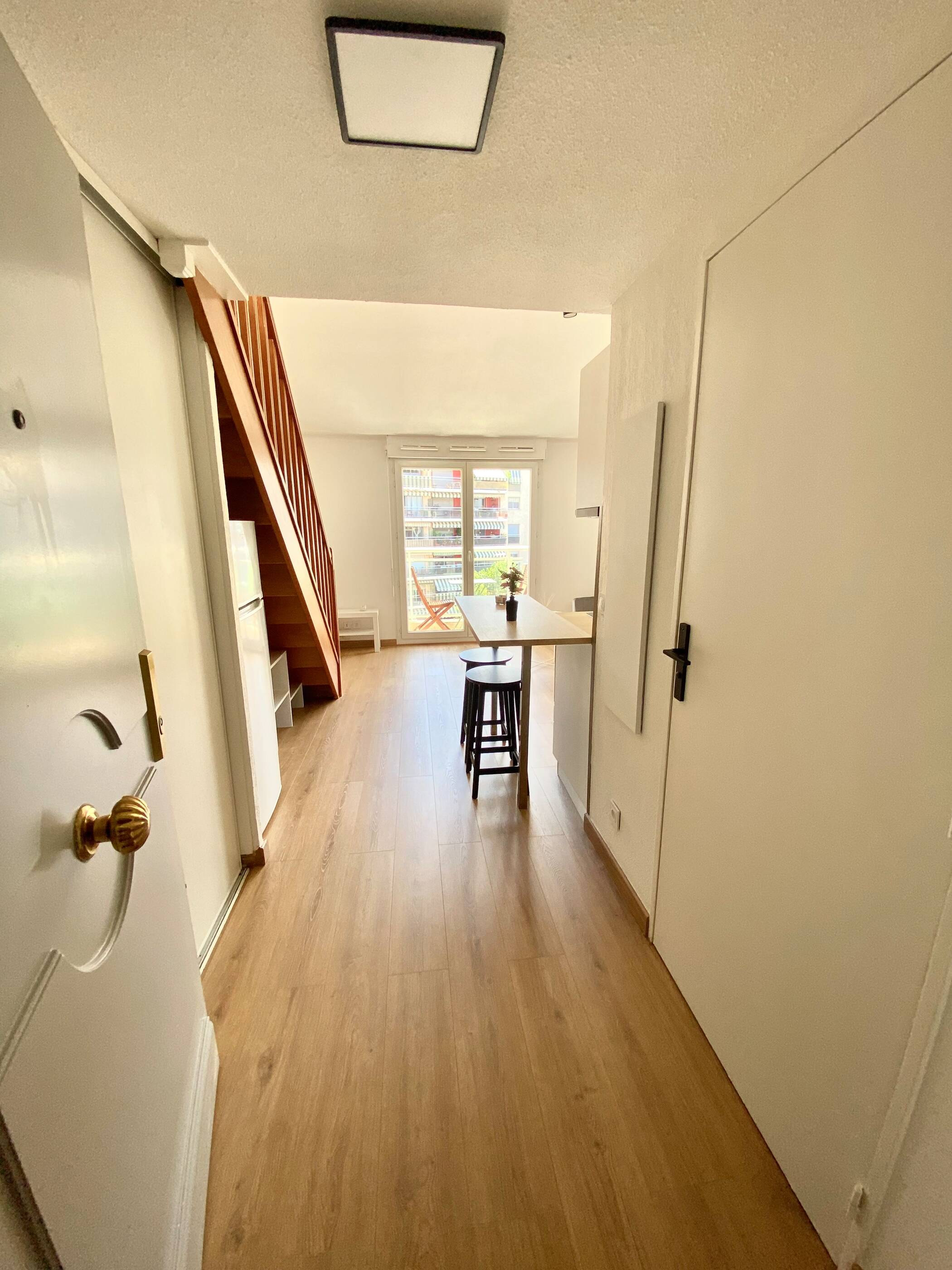 Duplex neuf avec terrasse – Dernier étage – Nice Riquier – Bail meublé 9 mois — 9