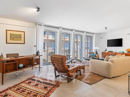 Appartement à vendre 1 100 000 € 3 pièces 2 chambres 76 m² Étage 1/1 Zone Ouest Urbaine Saint-Tropez 83990