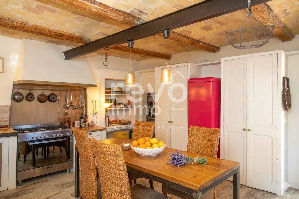 Maison 8 pièces 245 m² · à Grignan · 245 m² · 495 000 €