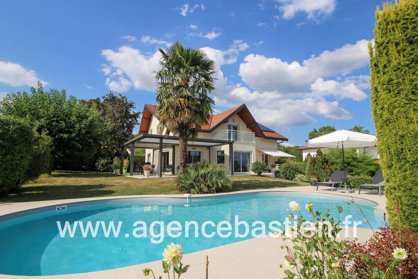 Maison 5 pièces 182 m² · à Cessy · 182 m² · 1 245 000 €
